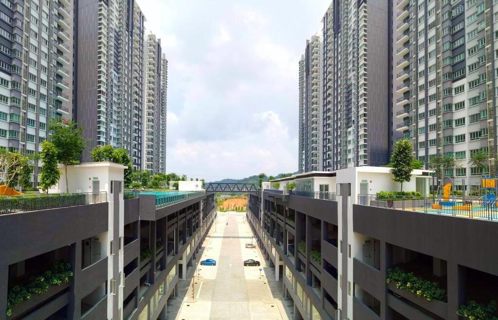 Del's @ Southville Same Level With Pool Fits 8 *