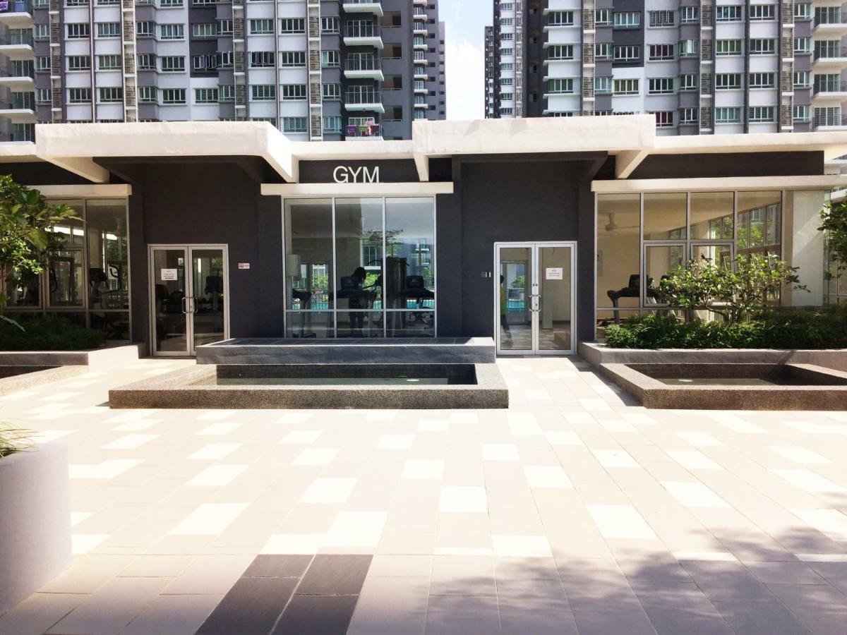 Del's @ Southville Same Level With Pool Fits 8 * Bangi
