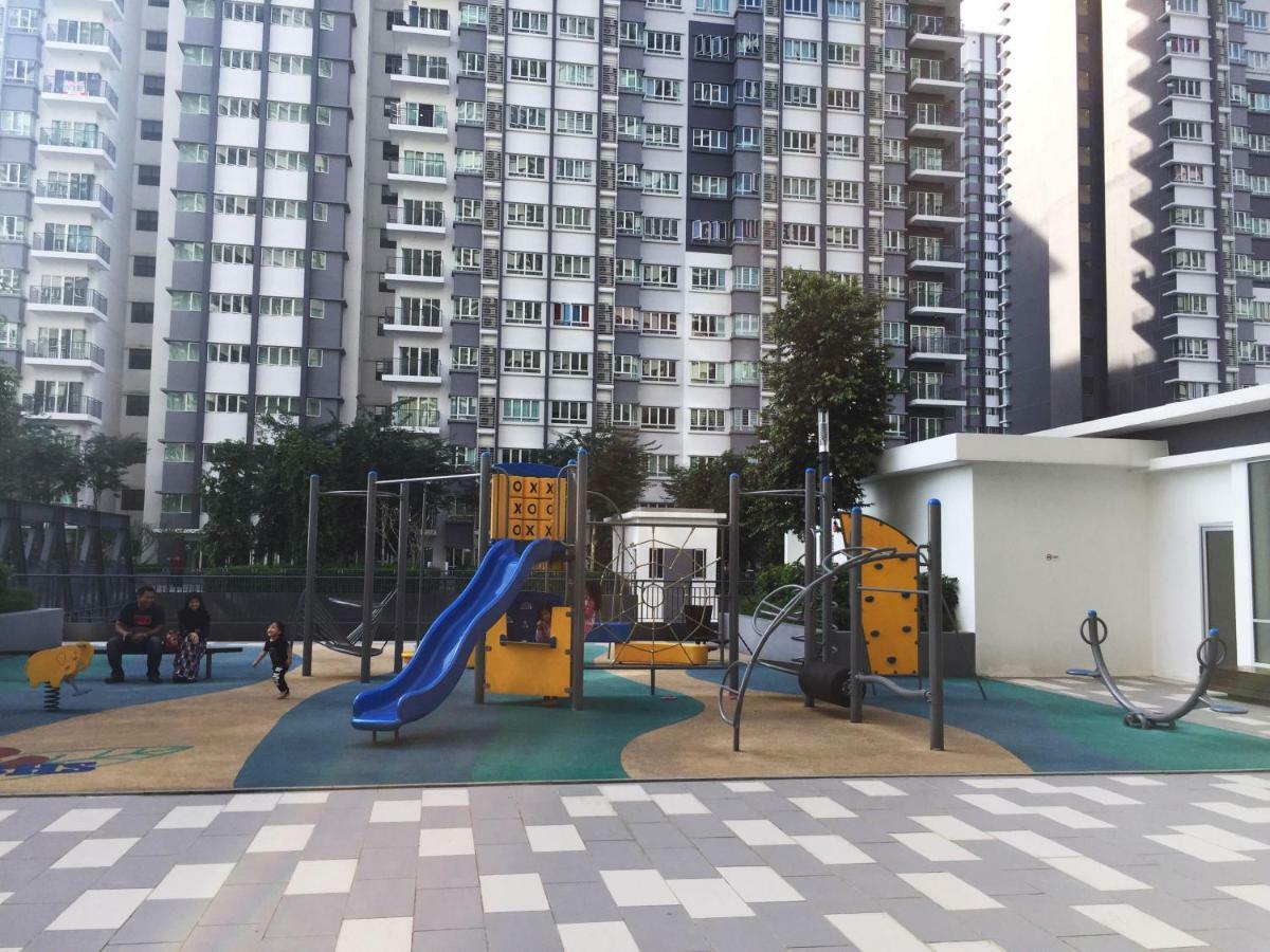 Del's @ Southville Same Level With Pool Fits 8 Apartment *